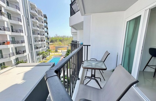 Kram Condo | 1 bdrm 1 living room, Pool view balcony, Wi-Fi and Kitchen, 2 mins to the beach