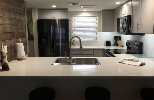 New Smyrna Beach Condo | 1 Bdrm.2026 Year-round time slots .great View & Reviews.on the no drive sand