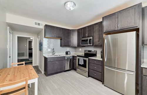 St. Louis Apartment | 1 Bdrm Apt Forest park, CWE, & The Grove, -4930 A Wise FL2