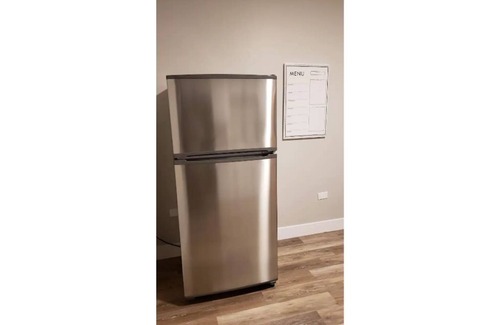 Quincy Apartment | 1 bdrm apt sleeps 3, W/D, free parking, wi-fi