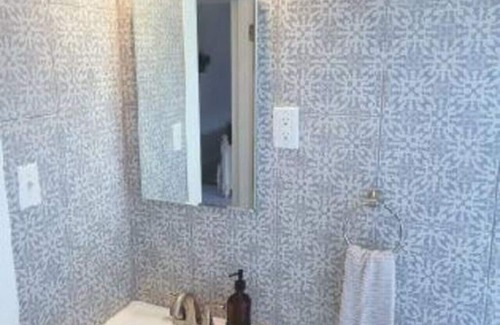 Hot Springs Apartment | 1 bdrm upstairs unit near downtown w/free