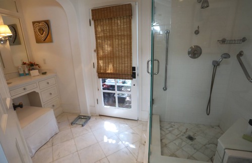 Brentwood House | 1 bdrm1 bath bungalow