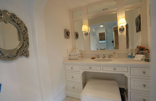 Brentwood House | 1 bdrm1 bath bungalow
