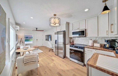 Houston House | 1 Bed/1 Bath 4 Miles from IAH/Kingwood/Humble