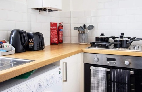Rushmoor District Apartment | 1 Bed 1 Bath Apt, Contractors & Families, Parking