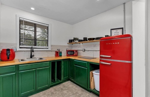 Summerville House | 1 bed 1 bath home that sleeps max 4 guests with sleeping arrangements being a queen bed and a fold out couch that is queen sized.