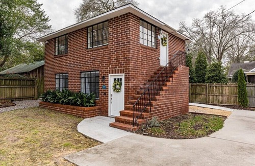 Summerville House | 1 bed 1 bath home that sleeps max 4 guests with sleeping arrangements being a queen bed and a fold out couch that is queen sized.