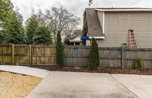 Summerville House | 1 bed 1 bath home that sleeps max 4 guests with sleeping arrangements being a queen bed and a fold out couch that is queen sized.