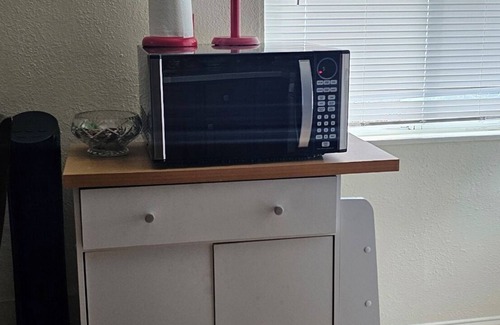 San Leandro House | 1 Bed 1 Bath Kitchen Wifi Self Check-in King bed