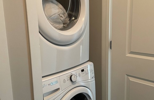 Garden Hills Condo | 1 Bed, 1 Bath Luxury High Rise Condo. Sleeps 4