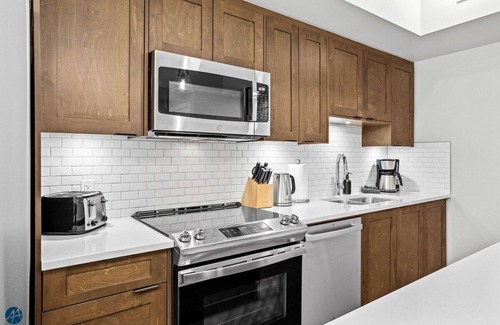 Dead Man's Flats Condo | 1 Bed/1 Bath Sparrowhawk-Top Floor/Courtyard