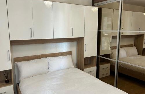 Lewisham Apartment | 1-Bed Apt Sleeps 4 Central To Shops & Transport