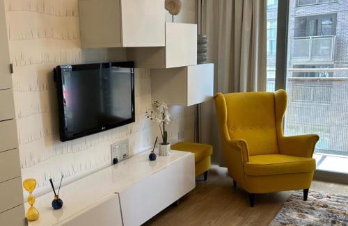Lewisham Apartment | 1-Bed Apt Sleeps 4 Central To Shops & Transport