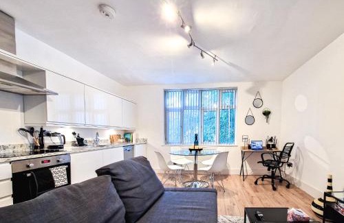 Camden Town with Primrose Hill Apartment | 1-Bed Camden Retreat 2 minutes Walk to Market and Tube