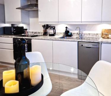 Camden Town with Primrose Hill Apartment | 1-Bed Camden Retreat 2 minutes Walk to Market and Tube