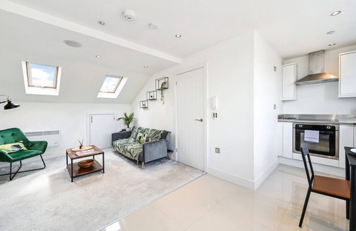 Victoria Park Apartment | 1 Bed Canton near Cardiff City Center Free Parking