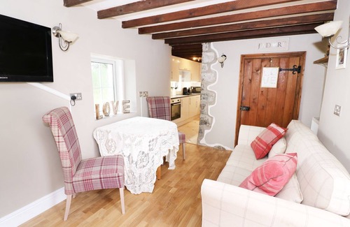 Llandyssiliogogo Cottage | 1 bed Clock house cottage with hot tub, West Wales