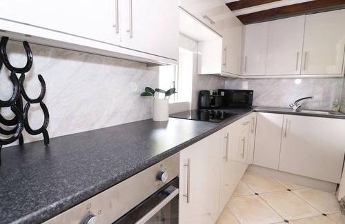 Llandyssiliogogo Cottage | 1 bed Clock house cottage with hot tub, West Wales