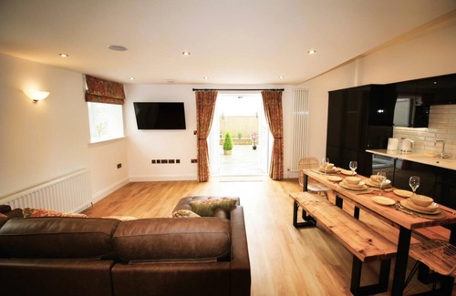 Berwick-upon-Tweed Villa | 1 Bed Cottage - Plus Sofa Bed - Sleeps 4 - Pets