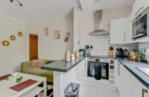 Turnham Green Apartment | 1 bed flat, 1-Min Tube, 20min to Central London, Christmas, Winter Wonderland