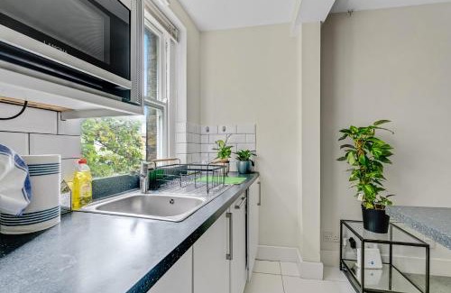 Turnham Green Apartment | 1 bed flat, 1-Min Tube, 20min to Central London, Christmas, Winter Wonderland