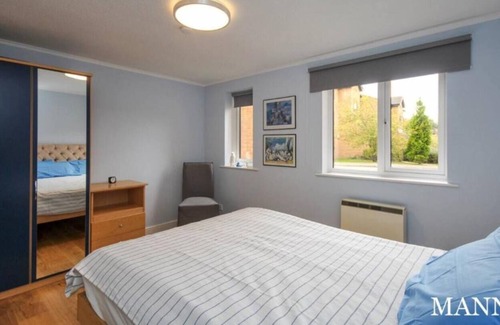 Lewisham Apartment | 1 bed flat close to DLR station with free parking and wifi