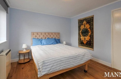 Lewisham Apartment | 1 bed flat close to DLR station with free parking and wifi