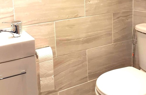 Custom House Apartment | 1 bed flat near Excel Centre / City Airport / O2 / Docklands - Sleeps 4