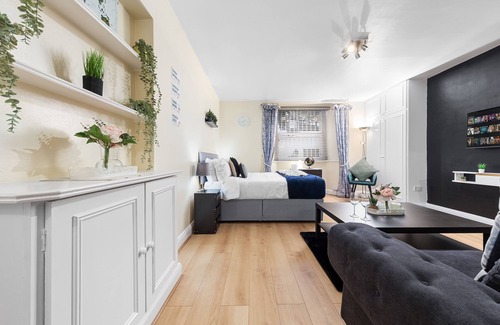 Paddington Apartment | 1 Bed Flat - Sleeps 5 - Pets - Parking - Wifi