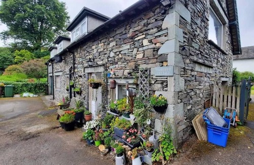 Hawkshead Cottage | 1 Bed Flat - Sleeps 4 - Garden - Parking - Wifi