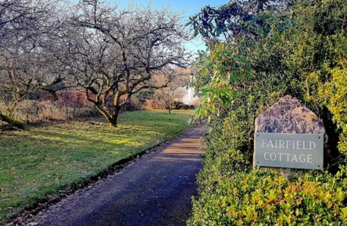 Hawkshead Cottage | 1 Bed Flat - Sleeps 4 - Garden - Parking - Wifi