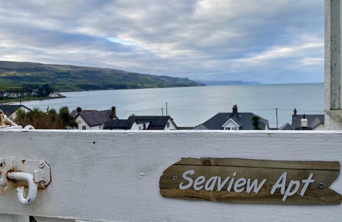 Ballygally Apartment | 1 Bed Flat - Sleeps 5 - Parking - Garden - Pets