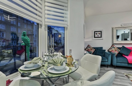 Scarborough House | 1 Bed House - Sleeps 2 - Parking - Wifi