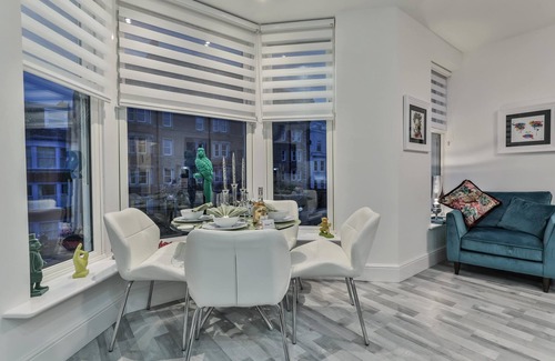 Scarborough House | 1 Bed House - Sleeps 2 - Parking - Wifi