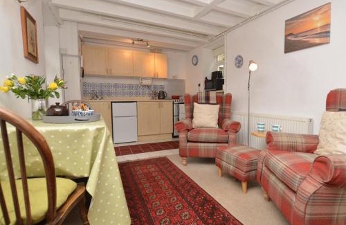 Burton Bradstock Apartment | 1 Bed in Burton Bradstock DC178