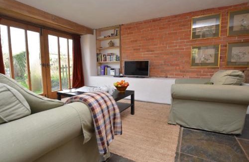 Bridport House | 1 Bed in Charmouth CIBAR