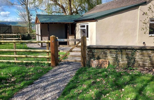 Westbrook Court Cottage | 1 Bed Lodge-Sleeps 4-Pet Friendly-Free Parking