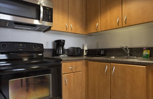 North Beach Apartment | 1 Bed on Collins Av close to Beach