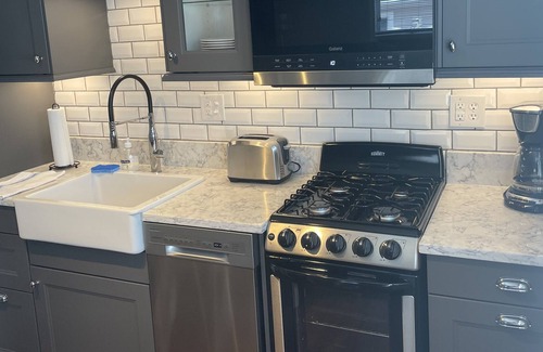 West Cape May House | 1 Bed Room/ full bath Apt with Kitchen & Living room attached to Purple Starfish