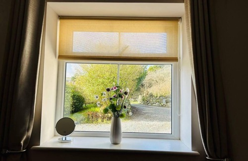 Llanllyfni House | 1 Bed, Sleeps 2, Parking, Pets Allowed