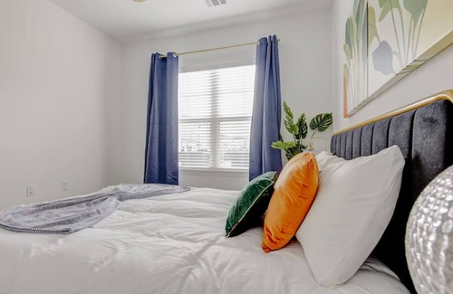 Orange Park Apartment | 1 Bed Sleeps 4 +Pool+Gym+Pet+EV