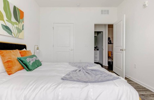 Orange Park Apartment | 1 Bed Sleeps 4 +Pool+Gym+Pet+EV