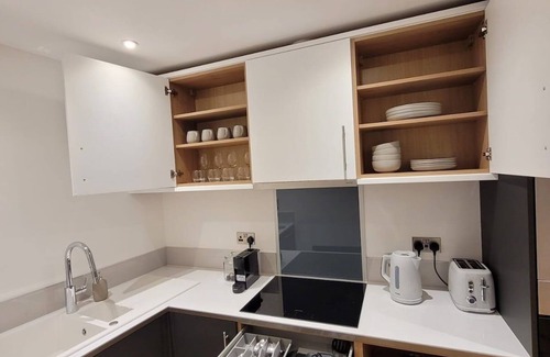 Wainscot Apartment | 1 Bed Spacious Flat In A Central Location In Strood Rochester