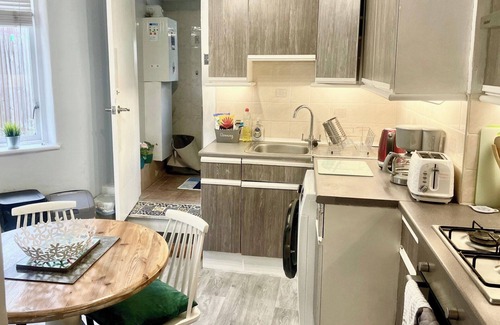 Dulwich Apartment | 1 Bed Victorian Flat Sleeps 4 - Garden & Patio