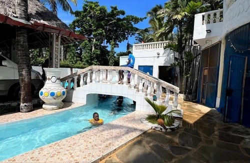 Galu Beach Villa | 1 Bed Villa - Sleeps 2 - Wifi - Parking - Smoking