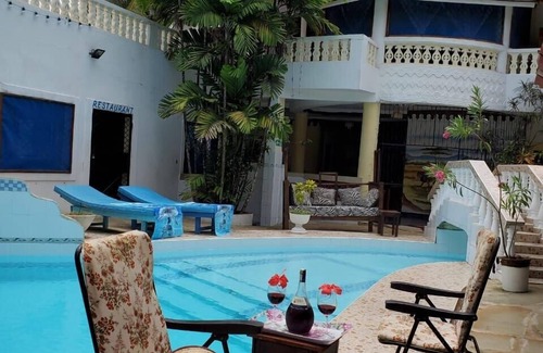 Galu Beach Villa | 1 Bed Villa - Sleeps 2 - Wifi - Parking - Smoking