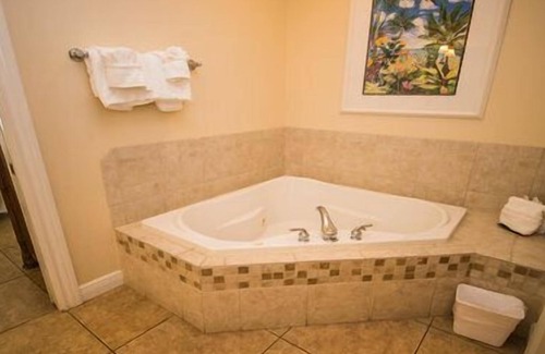 Bradenton Beach Hotel | 1 Bedroom, 1 Bathroom Deluxe. NO PETS