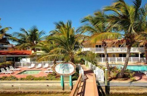 Bradenton Beach Hotel | 1 Bedroom 1 bathroom. 1st floor. Pet Friendly. Small/Medium Dogs. NO CATS