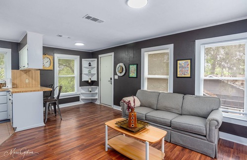Caddo Heights-South Highlands Apartment | 1-bedroom, 1-bath apartment