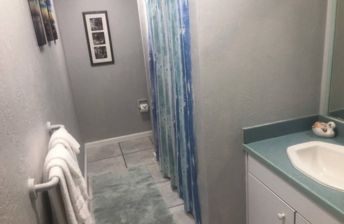 Cocoa Beach Apartment | 1 bedroom 1 bath full kitchen 2 twin beds